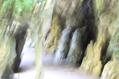 Şelale ile bulanık arkaplan