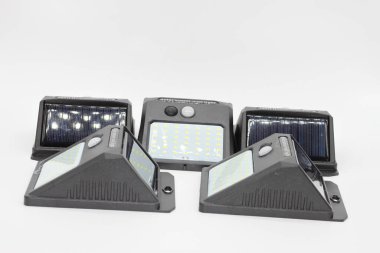 Donostia San Sebastian, Bask Ülkesi, İspanya, 23 Haziran 2020: Hareket sensörü ve ışık sensörlü güneş ışıkları