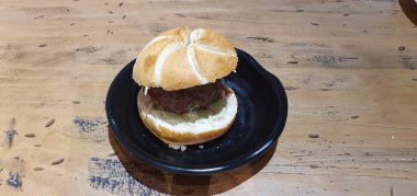 İspanya 'nın Bask bölgesindeki Bilbao restoranında mini sığır eti burgeri.