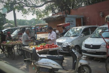 Yeni Delhi, Hindistan, 18 Ağustos 2019: Hindistan 'da Yeni Delhi sokak manzarası