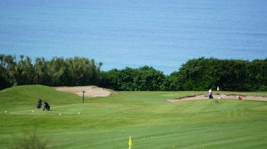 Sahilde golf sahası