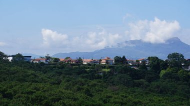 Yazın dağların manzarası