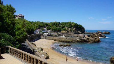 Deniz kıyısının güzel manzarası