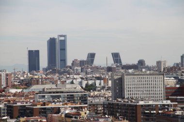 Madrid, İspanya, 16 Ağustos 2020: Bir yaz öğleden sonra Madrid 'in silüeti