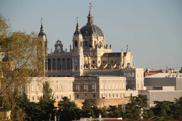 Madrid Spagna Agosto 2020 Paesaggio Della Cattedrale Dell Almudena Madrid — Foto Stock