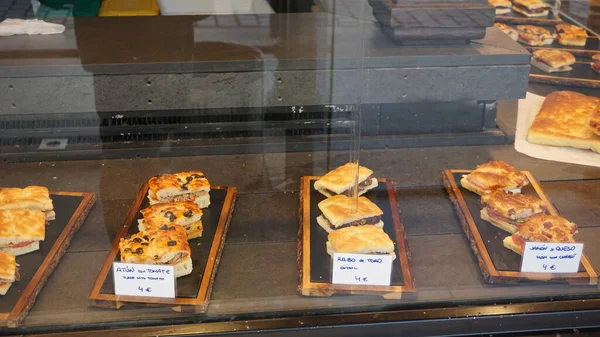 Madrid España Agosto 2020 Empanadas Rellenas Mercado San Miguel Madrid — Foto de Stock