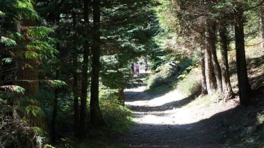 Urkiola, Pais Vasco, İspanya, 28 Ağustos 2020: Urkiola doğal parkında turistler