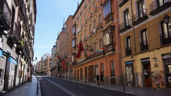 Madri Espanha Agosto 2020 Edifício Madri Decorado Com Bandeiras Orgulho — Fotografia de Stock