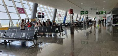 Palma de Mallorca, Balear Adaları, İspanya, Ağustos, 12, 2020: Palma de Mallorca havaalanında covid 19 'un mesafeli ölçümleri