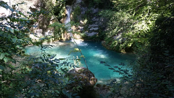 Cascada Piscina Agua Azul Turquesa Fuente Urederra Parque Natural Urbasa — Foto de Stock