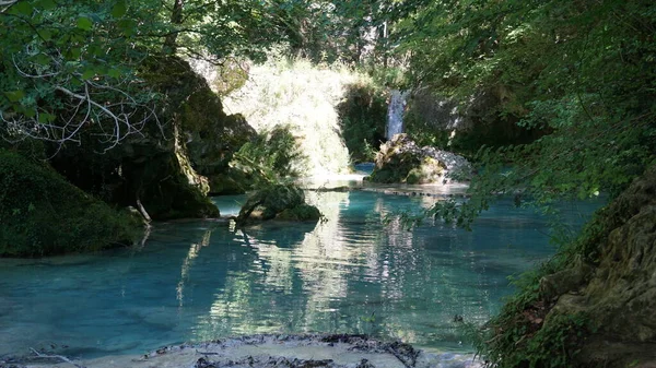 Waterval Zwembad Van Turquoise Blauw Water Aan Bron Van Urederra — Stockfoto