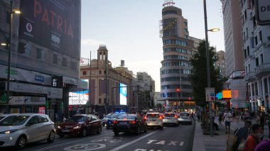 Madrid, İspanya, 7 Eylül 2020: Covid-19 salgını sırasında Madrid 'deki Gran Via manzarası