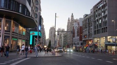Madrid, İspanya, 7 Eylül 2020: Covid-19 salgını sırasında Madrid 'deki Gran Via manzarası