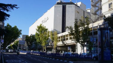 Madrid, İspanya, Eylül, 8, 2020: Covid-19 salgını sırasında Madrid 'de Prenses Denizi manzarası