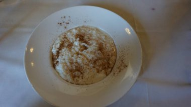 Lerma 'da bir restoranda sütlaç