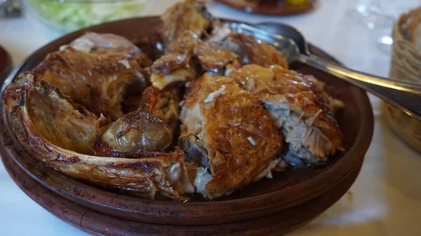 Cordeiro Aleitamento Assado Num Forno Lenha Num Restaurante Lerma Burgos — Fotografia de Stock