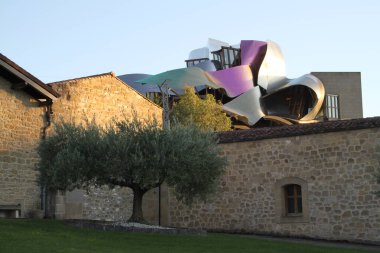 Elciego, Alava, Bask Ülkesi, Eylül, 10, 2020: Marques de Riscal şaraphanesinin manzarası