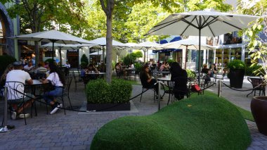 Madrid, İspanya, 9 Eylül 2020: Covid-19 salgını sırasında Las Rozas Köyü manzarası