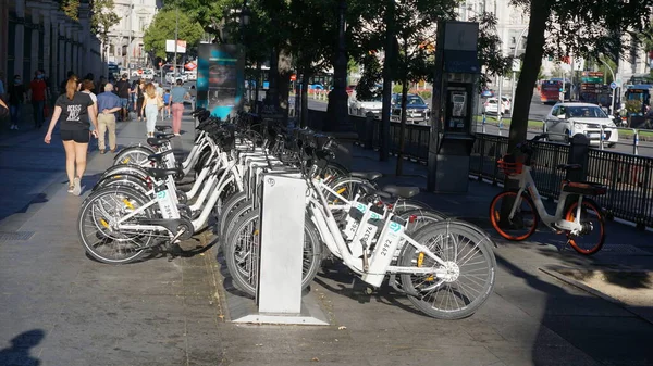 Madrid Spagna Settembre 2020 Ricarica Biciclette Elettriche Madrid — Foto Stock