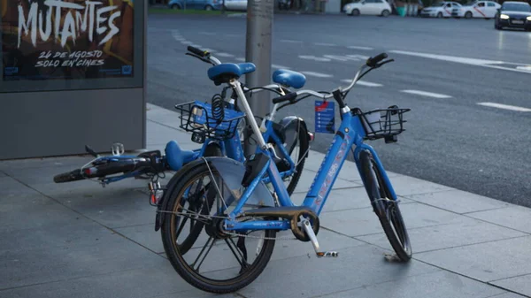 Madrid Spagna Settembre 2020 Biciclette Elettriche Sul Marciapiede Madrid — Foto Stock