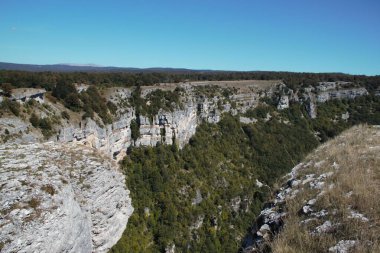 İspanya 'nın Navarra kentindeki Sierra de Urbasa dağlarının manzarası