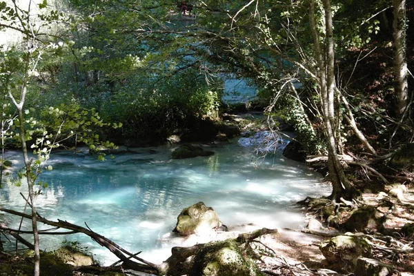 Paisaje Agua Azul Cascada Naturaleza Nacedero Del Urederra Navarra España —  Fotos de Stock