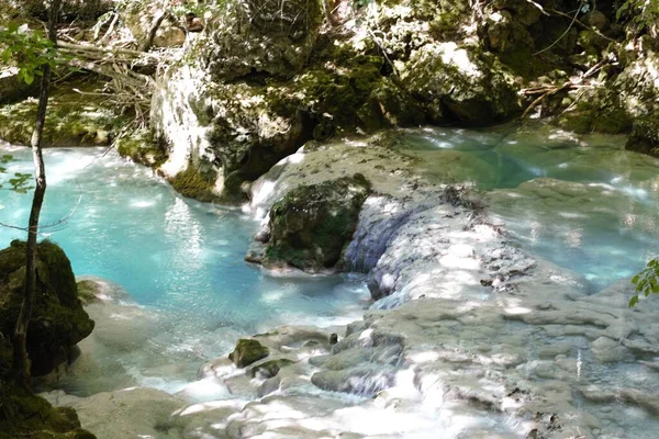 Krajina Modré Vody Vodopádu Přírody Nacedero Del Urederra Navarra Španělsko — Stock fotografie