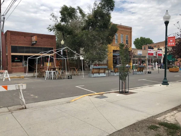 Salida, Colorado, ABD, 19 Eylül 2020: Colorado, ABD 'de Salida' da bir sokakta teraslar