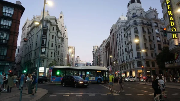 Мадрид Испания Сентября 2020 Люди Коронавирусных Масках Ковида Гран Виа — стоковое фото