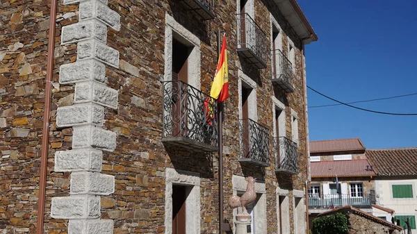 Spanska Flaggan Lantlig Byggnad Garganta Los Montes Sierra Norte Madrid — Stockfoto