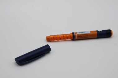 Madrid, İspanya, 6 Ekim 2020: Şeker hastaları için hızlı asimilasyon insülin çözeltisinin önceden doldurulmuş kalemleri