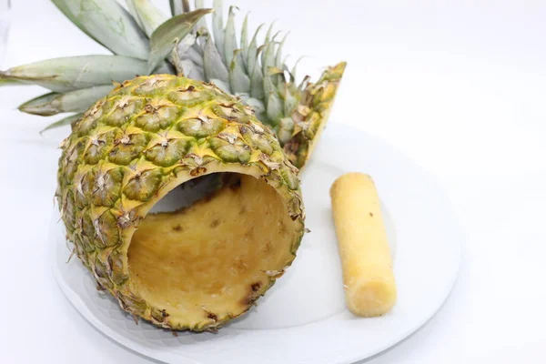 Liście Pusta Skóra Serce Ananasa Ekstrahowane Ręcznym Obieraczem Ananasów — Zdjęcie stockowe