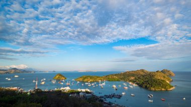 Panoramik Labuan Bajo, Flores Island, Komodo Ulus Parkı, Endonezya.