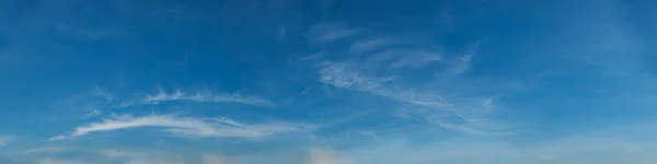 Levande Färger Panoramautsikt Över Himlen Med Moln Solig Dag Vackra — Stockfoto