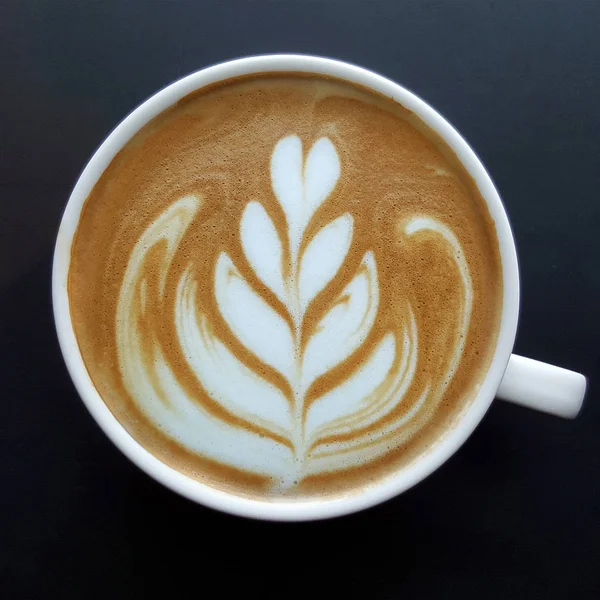 Tampilan Atas Cangkir Kopi Seni Latte Latar Belakang Hitam — Stok Foto