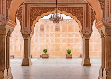 Jaipur şehir palace Jaipur City, Rajasthan, Hindistan. Bir Unesco Dünya Mirası güzel pembe renk mimari elemanlar biliyorum. Hindistan'da ünlü bir hedef.