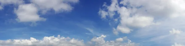 Vibrerande Färg Panorama Himmel Med Moln Solig Dag Vackert Cirrusmoln — Stockfoto