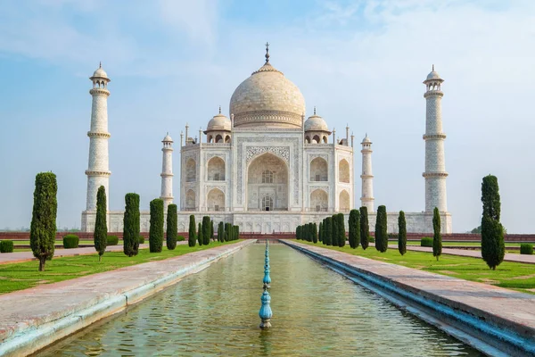 Μπροστινή Όψη Του Taj Mahal Αντανακλάται Στην Πισίνα Αντανάκλασης Ένα — Φωτογραφία Αρχείου