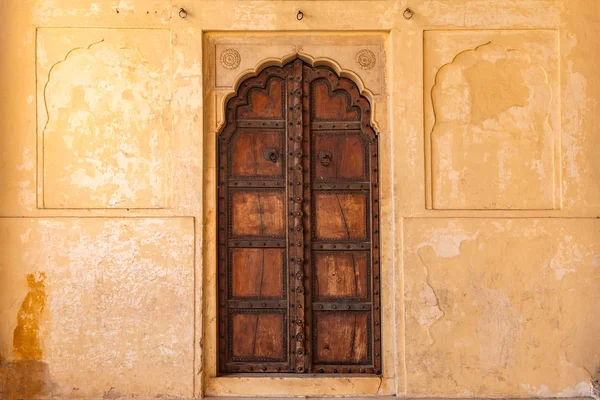 Античная Деревенская Деревянная Дверь Архитектурный Элемент — стоковое фото