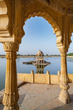 Gadisar Gölü, Jaisalmer, Rajasthan, Hindistan. UNESCO Dünya Mirası.