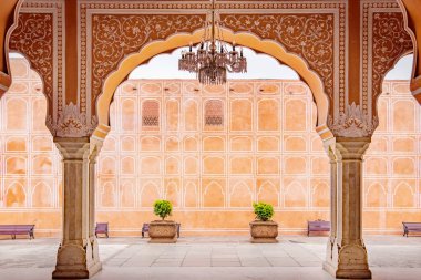 Jaipur şehir palace Jaipur City, Rajasthan, Hindistan. Bir Unesco Dünya Mirası güzel pembe renk mimari elemanlar biliyorum. Hindistan'da ünlü bir hedef.