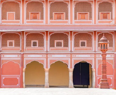 Jaipur şehir palace Jaipur City, Rajasthan, Hindistan. Bir Unesco Dünya Mirası güzel pembe renk mimari elemanlar biliyorum. Hindistan'da ünlü bir hedef.