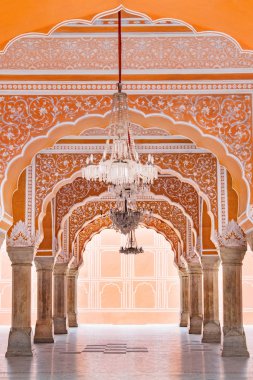 Jaipur şehir palace Jaipur City, Rajasthan, Hindistan. Bir Unesco Dünya Mirası güzel pembe renk mimari elemanlar biliyorum. Hindistan'da ünlü bir hedef.