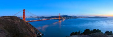Golden Gate Köprüsü 'nün Alacakaranlık Zamanı Panorama Manzarası, San Francisco, ABD.