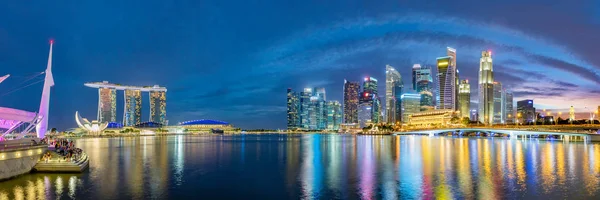 Singapur Finans Bölgesi Alacakaranlık Vakti Marina Körfezinde Ufuk Çizgisi Singapur — Stok fotoğraf