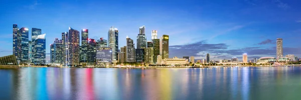 Singapur Finans Bölgesi Alacakaranlık Vakti Marina Körfezinde Ufuk Çizgisi Singapur — Stok fotoğraf