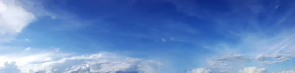 Langit Panorama Dengan Awan Hari Yang Cerah Awan Cirrus Yang — Stok Foto