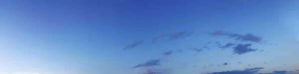 Panorama Obloha Mrakem Slunečného Dne Krásný Cirrus Cloud — Stock fotografie