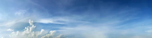 Cielo Panorámico Con Nube Día Soleado Hermosa Nube Cirros — Foto de Stock