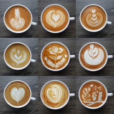 Latte sanat kahve kupalar ahşap arka plan üzerinde yukarıdan topluluğu.